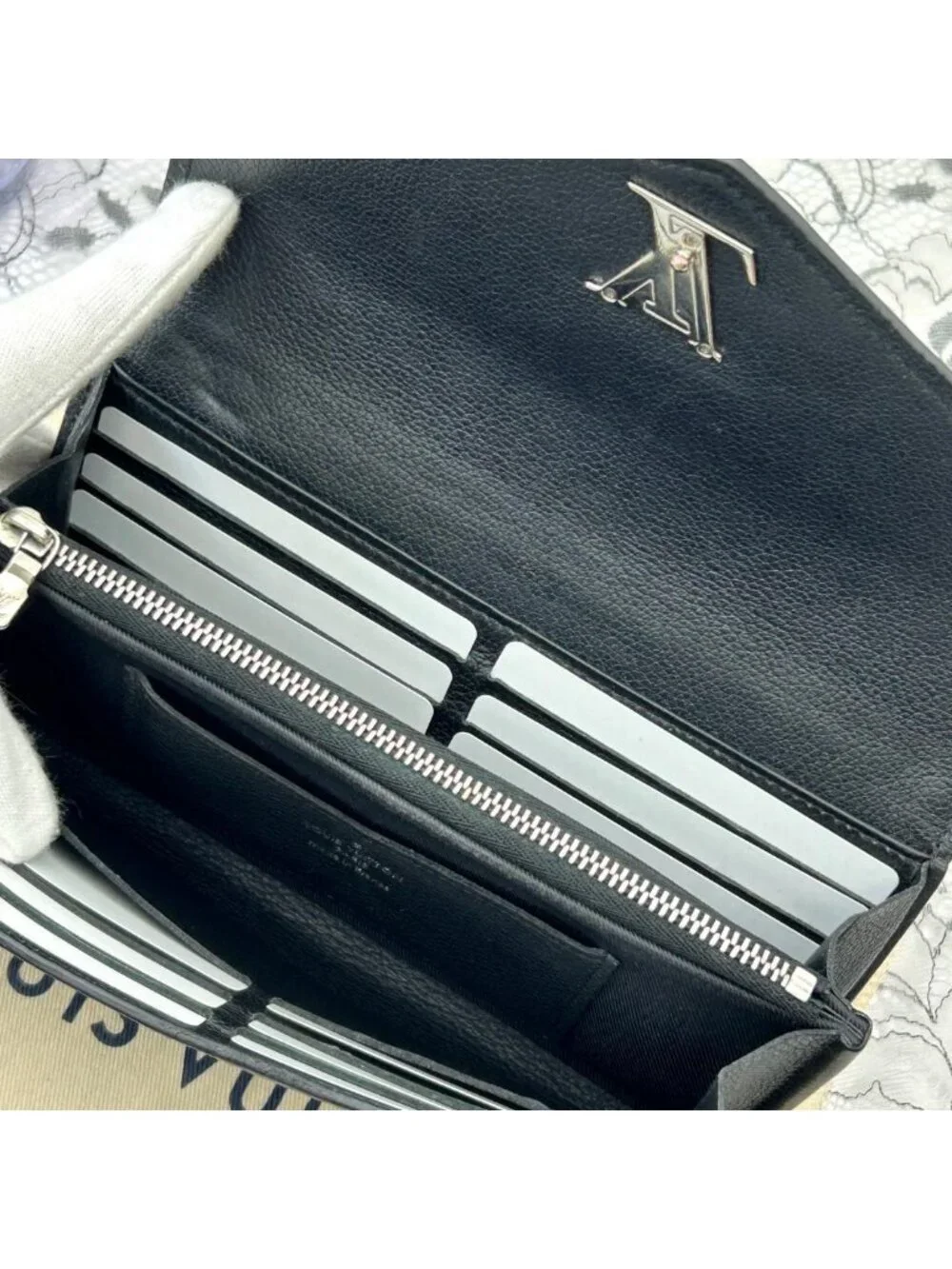 Louis Vuitton Portefeuille My Lockme Noir Wallet